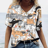 Camiseta con estampado de gato, cuello en V de manga corta.
