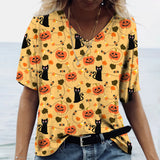 Camiseta con estampado de gato, cuello en V de manga corta.