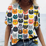 Camiseta con estampado de gato, cuello en V de manga corta.