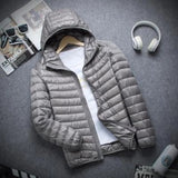 (sólo 50 en promo! entrega 7-20 días hábiles) Campera Ultraliviana Pluma Hombre 56% off