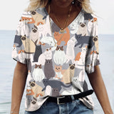 Camiseta con estampado de gato, cuello en V de manga corta.