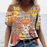 Camiseta con estampado de gato, cuello en V de manga corta.