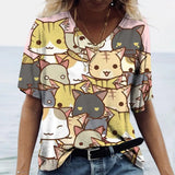 Camiseta con estampado de gato, cuello en V de manga corta.