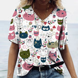 Camiseta con estampado de gato, cuello en V de manga corta.