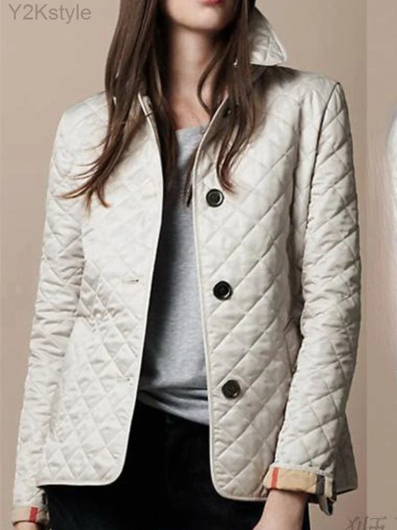 Abrigo acolchado. Chaqueta con cuello vuelto de invierno para mujer.