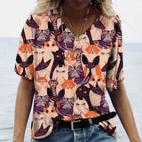 Camiseta con estampado de gato, cuello en V de manga corta.